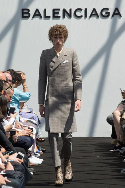 Look 9